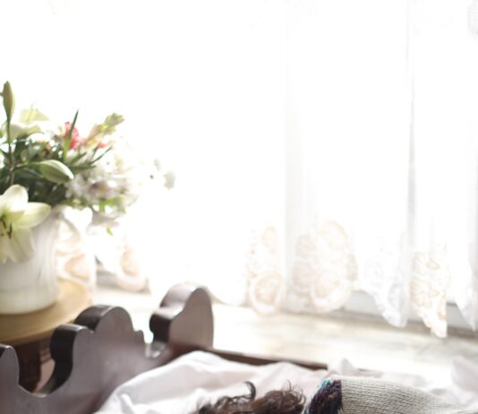 깊은 수면이 건강을 지킨다…수면의 중요성과 실천법 woman sleeping on bed beside book